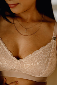 Closeup of model wearing Valeria nursing bra in colour rose 