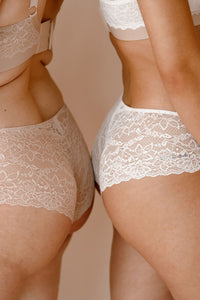 Closeup of models wearing Leia hispter in colour rose and ivory