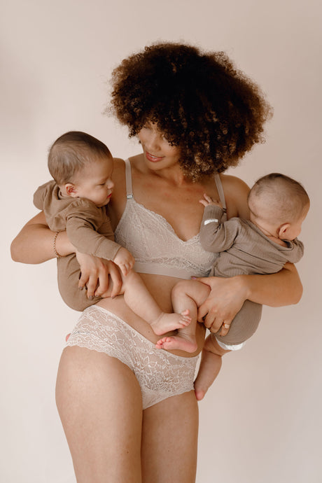 Mother holding her twin babies wearing Valeria nursing bra and Leia hipster in colour rose
