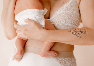 Mother holding her baby wearing Vienna nursing bra and Lemonie high waist in colour ivory